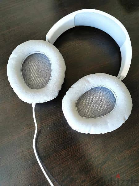 JBL quantum 100. gaming headphones. 2