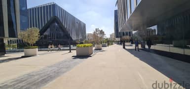 مكتب اداري للبيع مساحته 131 متر التسعين الجنوبي التجمع الخامس القاهرة الجديدة قريب من الجامعة الامريكية