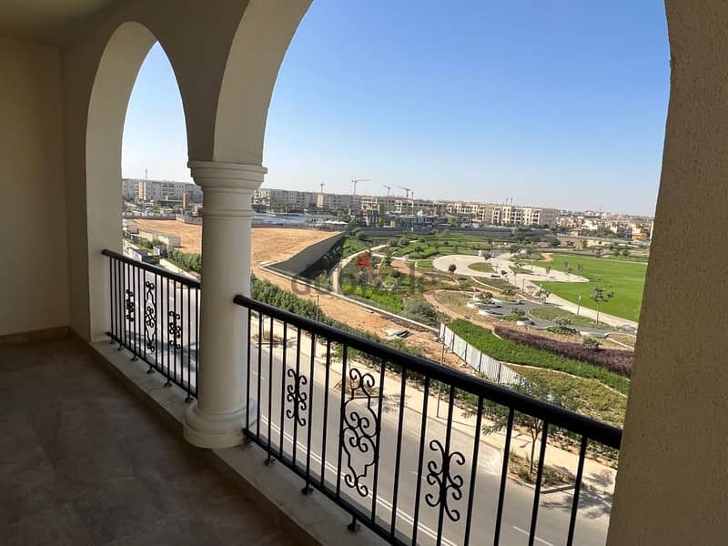 Apartment For Sale Mivida Boulevard Over LOOKING LAKE District 216 SQM | Very PRIME LOCATION | NEW CAIRO شقه للبيع ميفيدا التجمع الخامس على ليك وجاردن 9