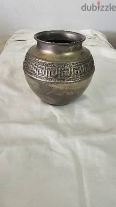 - silver vase فازة من الفضي