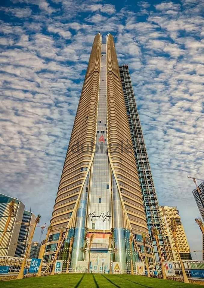 Exclusively, your office is in the only tower, first row, directly in front of the iconic tower and the Green River, the artery of the Administrative 2