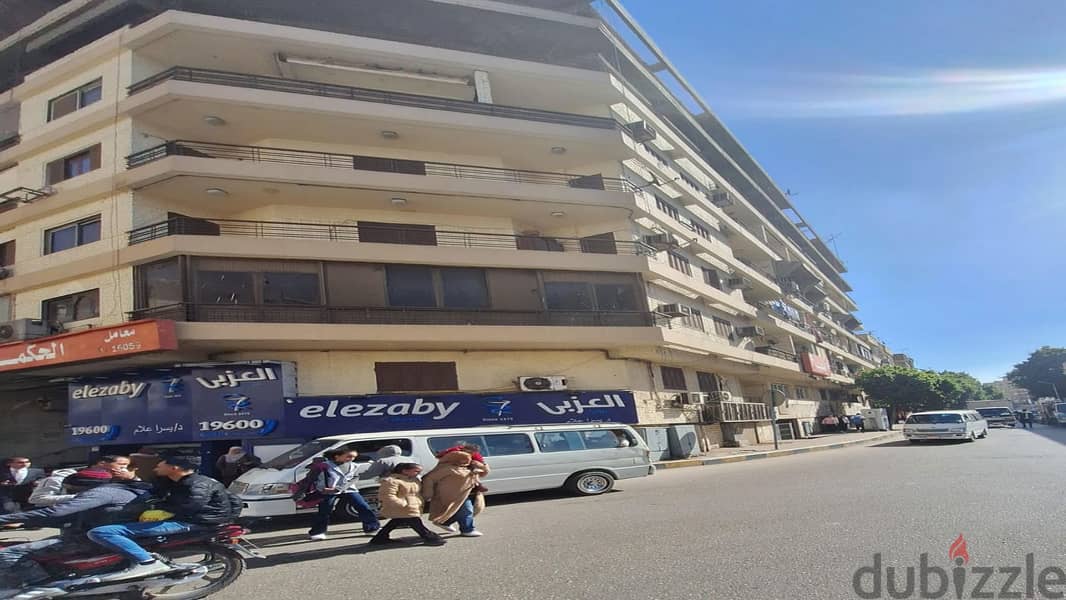 شقة استلام فوري كاملة التشطيب للبيع قرب المترو في شارع التحرير الرئيسي 1