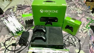 Xbox one 1TB with two controllers and accessories