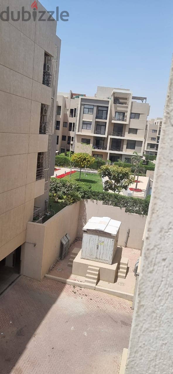 For sale, an apartment with ready to move finished, with air conditioners and kitchen, with a down payment and installments, in Fifth Square 4
