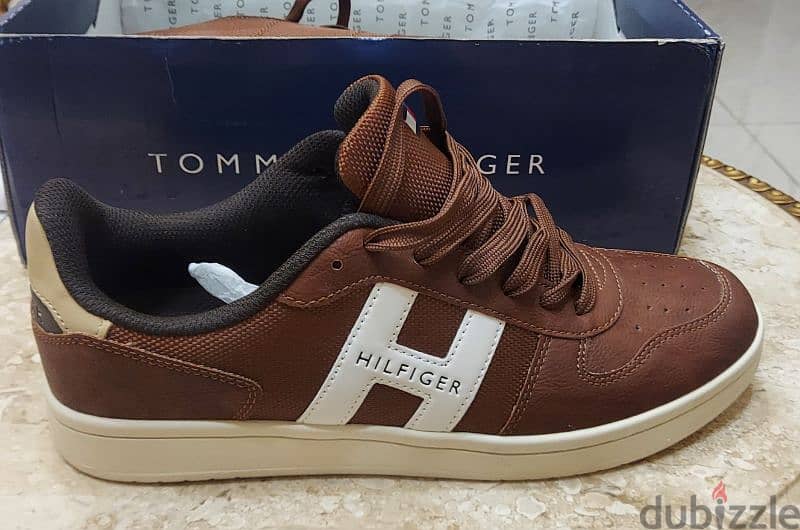 New Original Tommy Hilfiger with price tag and box size 43 1