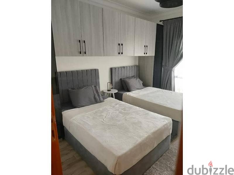 Apt for rent in Eastown ultra modern furnished 13