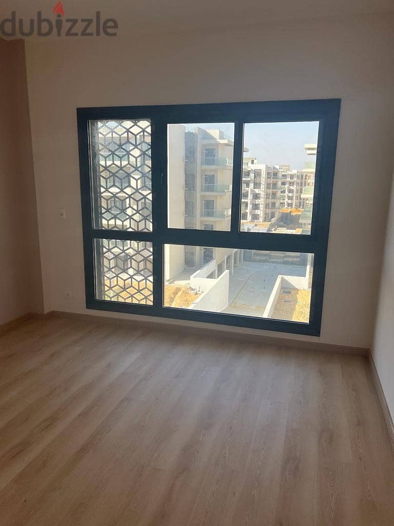 apartment 140 m fully finished ready to move , the address east new cairo 7