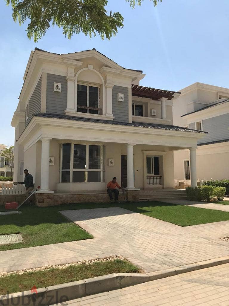For sale, i villa, garden, private view, in Mountain View, iCity October, delivery close to the Mall of Arabia and the Shooting Club. 1