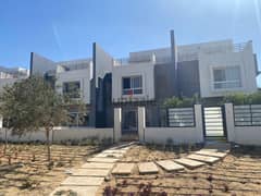 Townhouse Middle 208m for sale with a land area of 200m in garden ville phase The most special phase in Hyde Park in the Fifth Settlement