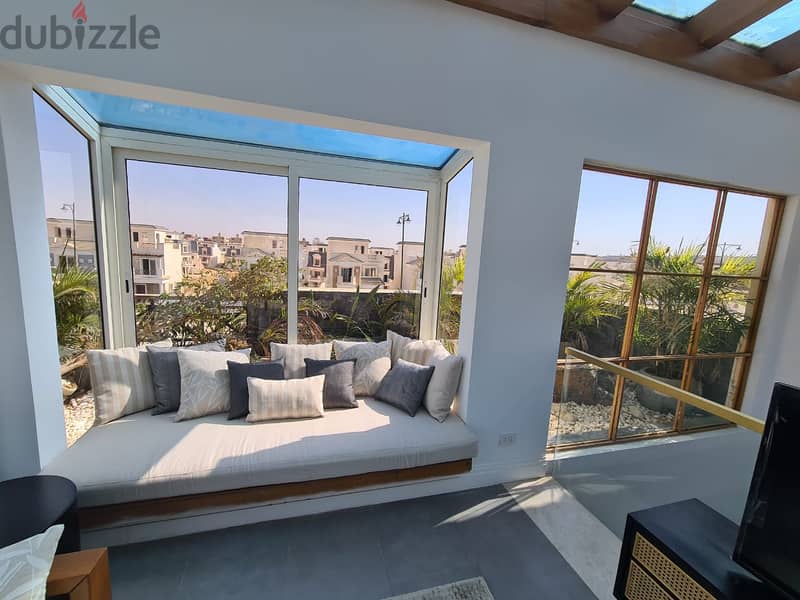 For sale, a fantastic roof view villa, close receipt, next to the Mall of Arabia, in Mountain View, iCity October, directly on the Boulevard axis. 3