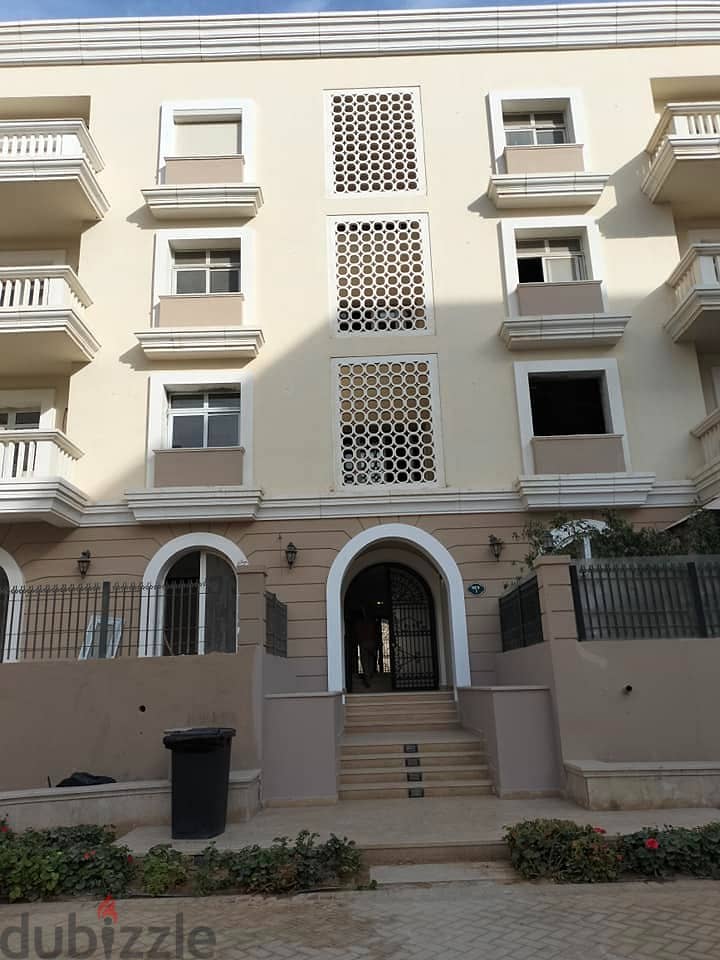 3-bedroom apartment for sale at a very special price in the best location in the New Cairo | Hyde Park 1
