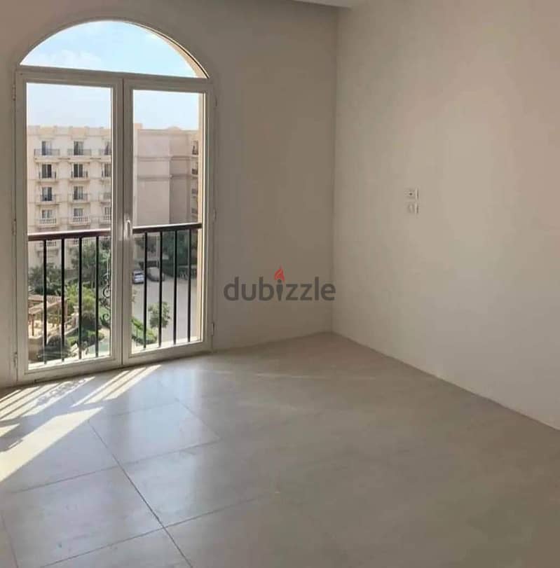 3-bedroom apartment for sale at a very special price in the best location in the New Cairo | Hyde Park 11