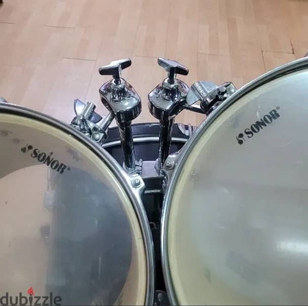 DRUMS German SONOR drums in very a good condition. 4