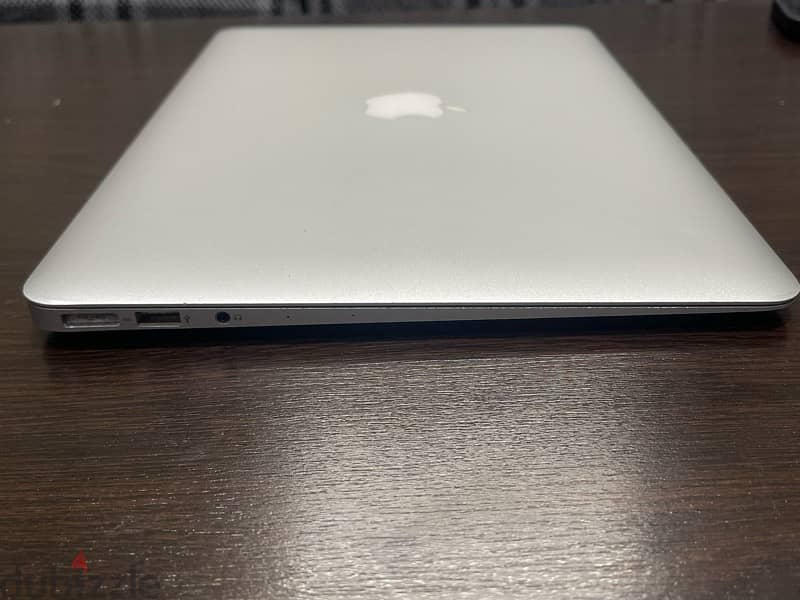 MacBook Air (13-inch, Ram 8GB, Core i5, SSD 128G, VGA 1.5GB,2017) 8