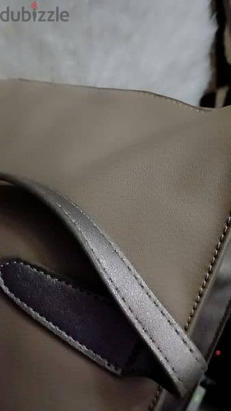حقيبة يد براند اصلي وارد الخارج ( إينوي)لون بيج في سيلفر رمادي 2