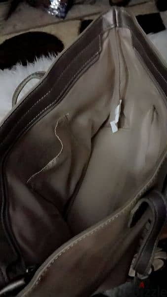 حقيبة يد براند اصلي وارد الخارج ( إينوي)لون بيج في سيلفر رمادي 6