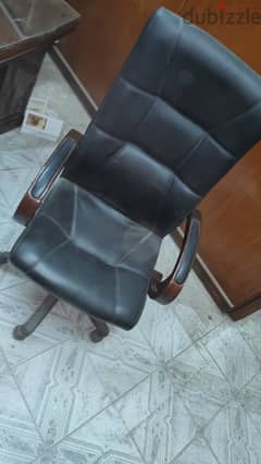 GM office chair black كرسي مكتب لمدير (حاله جيده) 0