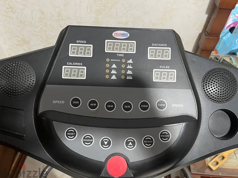 Treadmill Vega Max 3000 - Like New 6