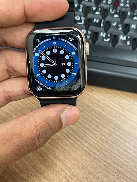 Apple Watch Series 4 , 44m 6