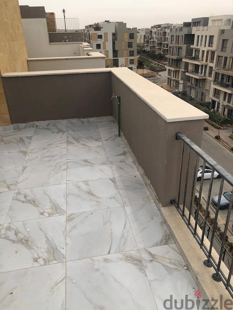 Studio for rent 40 m roof 80 m prime location Super luxe finishing Kitchen and air conditioners in Compound Eastown Sodic 10