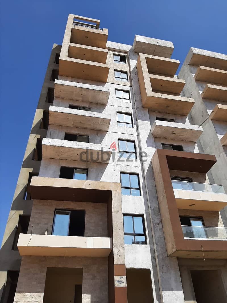 Apartment 185 meters, immediate receipt and lake view, with only 10% down payment and payment over 7 years directly on Central Park with the most powe 3