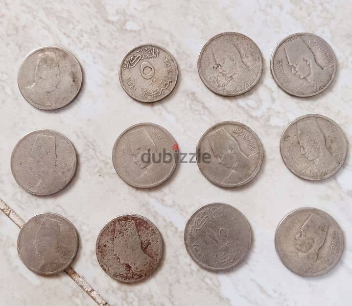 مجموعة كبيره من العملات القديمه 1
