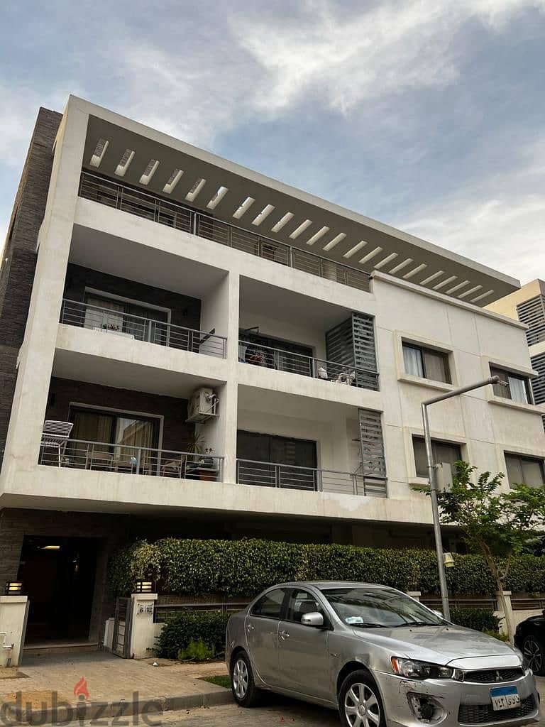 Duplex apartment for sale, 226 meters, Taj City Compound, New Cairo, on Suez Road, in front of Cairo International Airport, installments, 37% discount 25