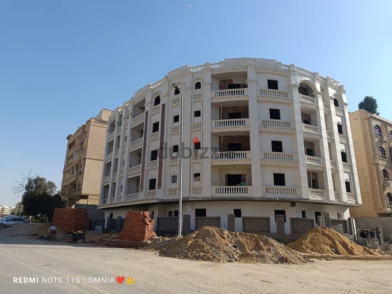 Apartment with immediate receipt for sale in Old Narges in Fifth Settlement. Payment facilities available for grandparents only. 207 sqm. Ready for in 1