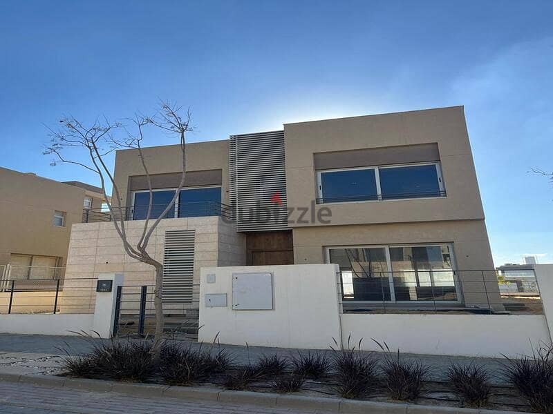 Standalone Villa 255m with roof for sale with installment in Palm Hills 3