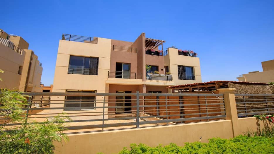 Own a Luxury villa in Taj city New Cairo with attractive price  بالسعر القديم فيلا للبيع في تاج سيتي برايم لوكيشن 1