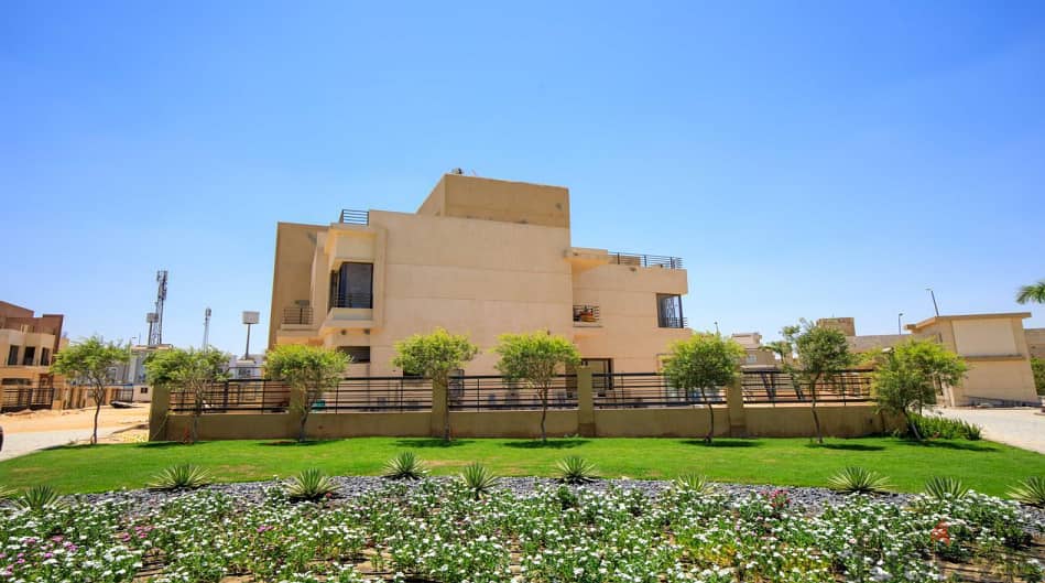 Own a Luxury villa in Taj city New Cairo with attractive price  بالسعر القديم فيلا للبيع في تاج سيتي برايم لوكيشن 7