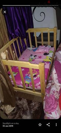 سرير أطفال للبيع استخدام بسيط و حالته جيدة جدا