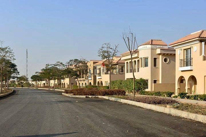 Villa for sale in prime location in new cairo Landscape View Hyde Park Compoundفيلا للبيع في لوكيشن مميز في التجمع الخامس فيو لاندسكيب كمبوند هايدبارك 2