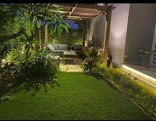Ground floor with private garden, 219 sqm, for sale in a prime location in the First Settlement 6