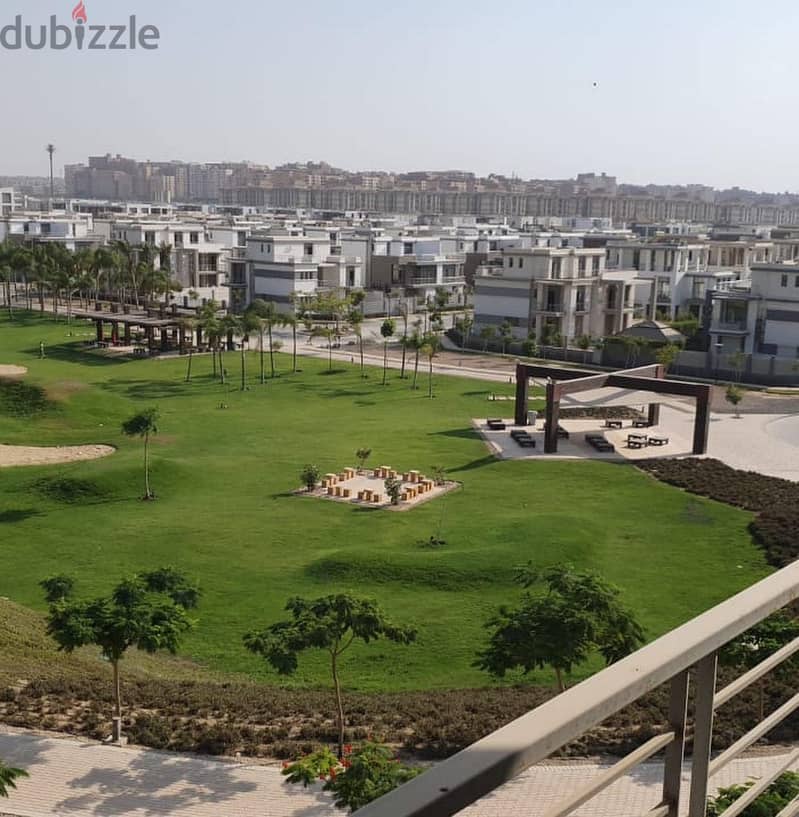 Ground floor with private garden, 219 sqm, for sale in a prime location in the First Settlement 12
