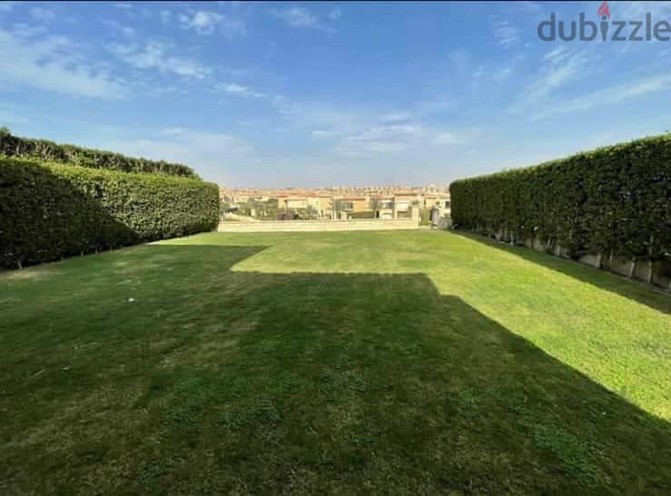 Ground floor with private garden, 219 sqm, for sale in a prime location in the First Settlement 13