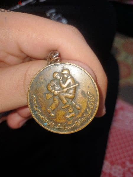 ميدالية قديمة 1