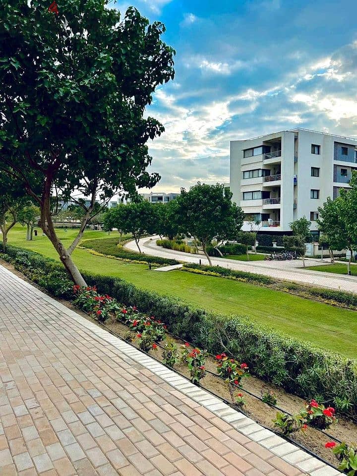 3th floors villa with privata garden in taj city compound / فيلا كبيرة بحديقة كبيرة في مرحلة فلل فقط في تاج سيتي امتداد شارع الثورة 7
