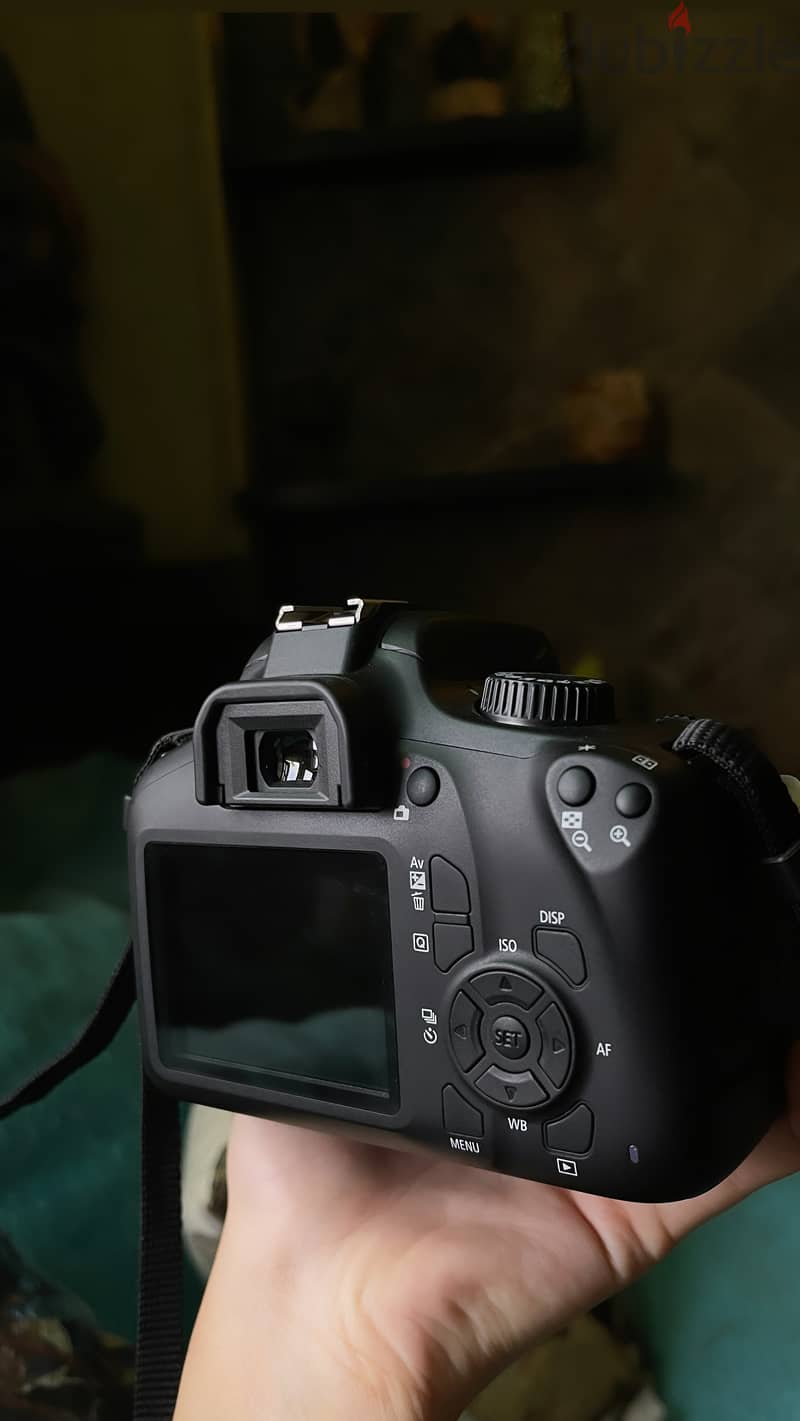Canon EOS 4000D 4