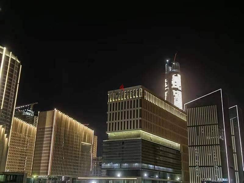 Your shop is first row in the largest skyscraper, Direct, in front of the entrance to the iconic tower and in the heart of the Green River in the cent 8