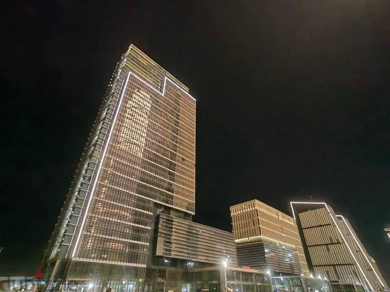 Your shop is first row in the largest skyscraper, Direct, in front of the entrance to the iconic tower and in the heart of the Green River in the cent 9