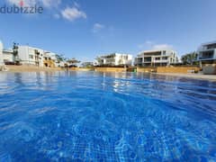 شاليه أرضي للبيع في سيشيل الساحل الشمالي متشطب بالكامل بحديقة خاصة فيو على حمام السباحة مباشر على اللاجون Seashell