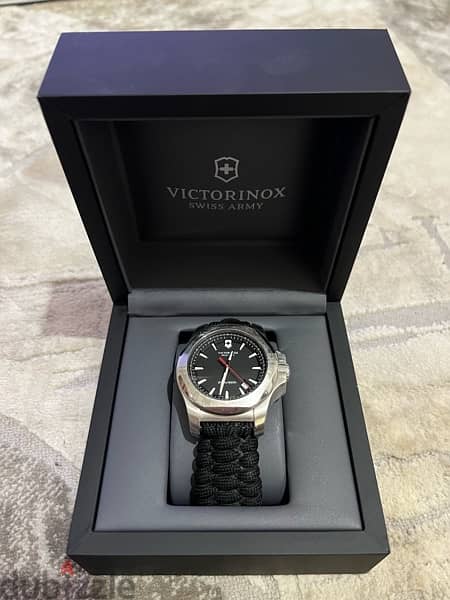 ساعة Victorinox سويسري (حالة جيدة جداً) للبيع 3