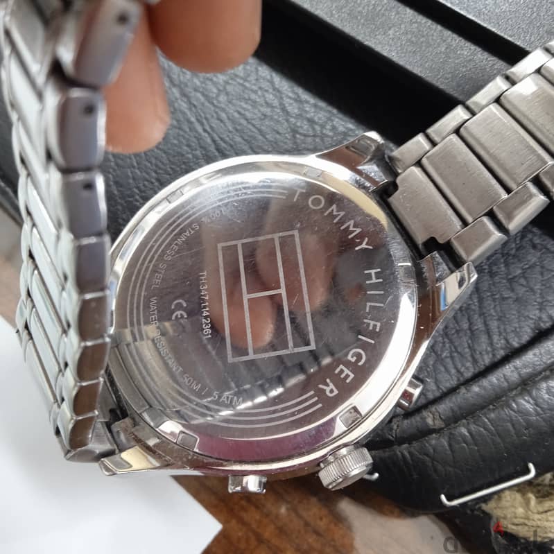 ساعة تومي هليفيجر الأمريكية مع ضمان مدي الحياة وعلبتها 5