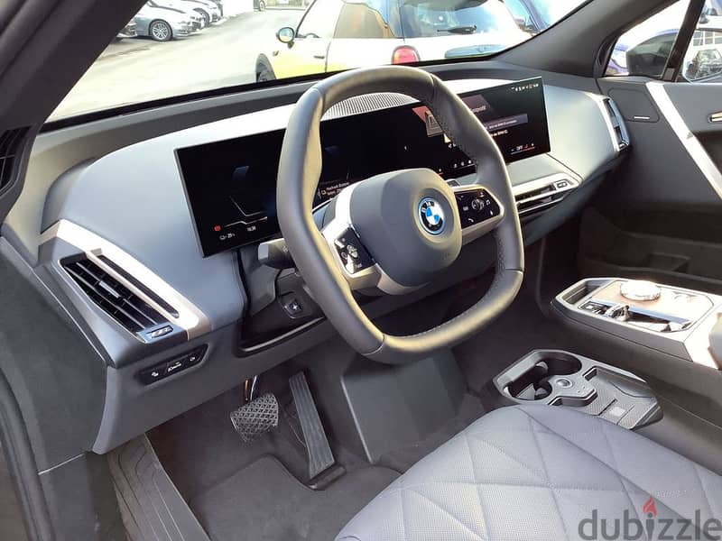 BMW iX xDrive40 10