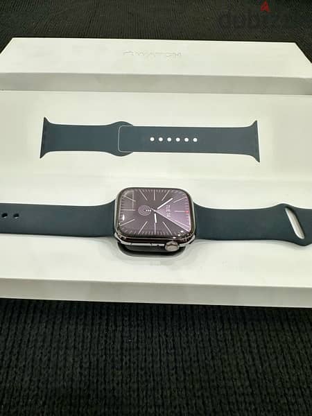 Apple Watch Series 8 (45mm) Graphite Stainless Steel Great Condition 2