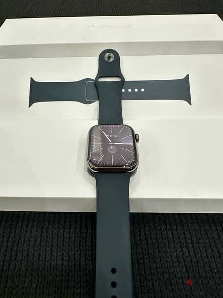 Apple Watch Series 8 (45mm) Graphite Stainless Steel Great Condition 4