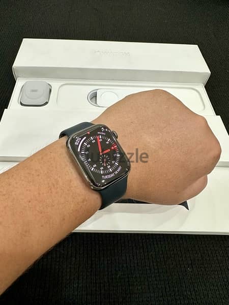 Apple Watch Series 8 (45mm) Graphite Stainless Steel Great Condition 6