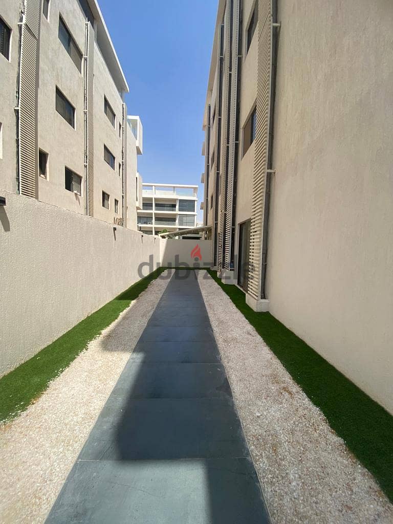 Apartment With Garden For Sale With Private Pool In LVR 7