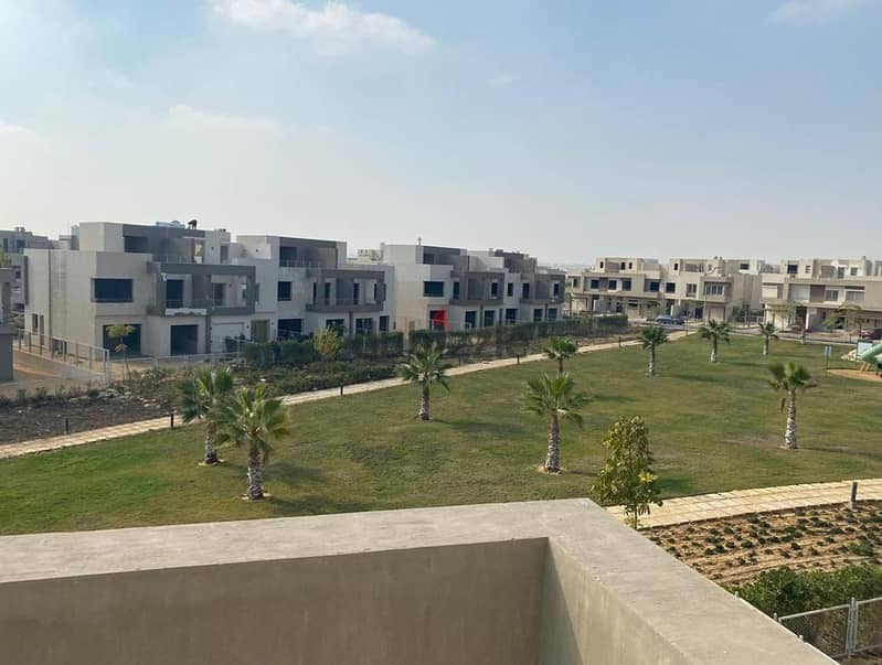 Apartment For sale in Palm hills New Cairo Ready To Move Very Prime Location with The Lowest Price Open View 9